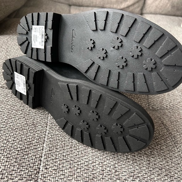 NIB Clark’s Black Opal Zip Suede Boot - Picture 5 of 5